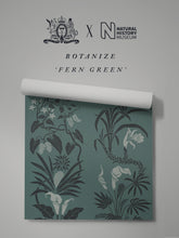 Load image into Gallery viewer, Botanize &#39;Fern Green&#39; Wallpaper